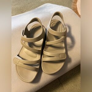 New 🆕 water proof sandles.